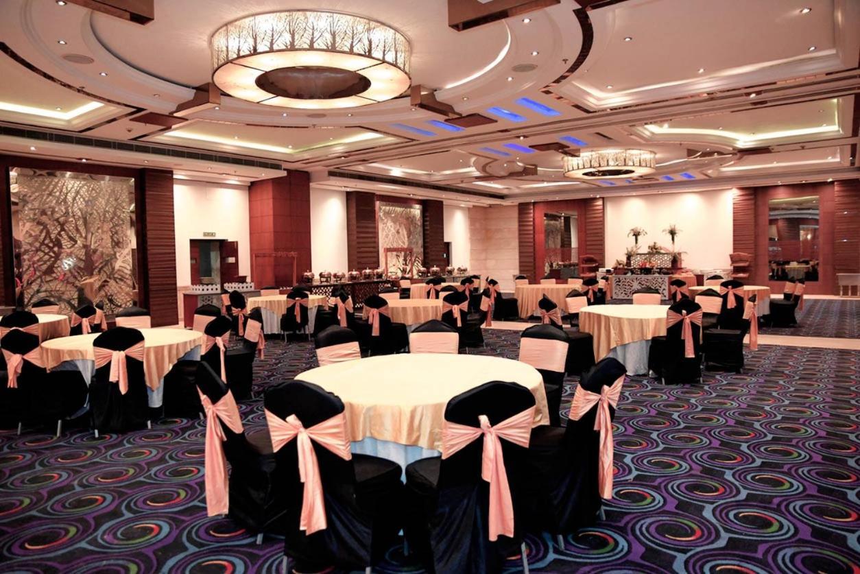 Club Florence Γκουργκάον Εξωτερικό φωτογραφία